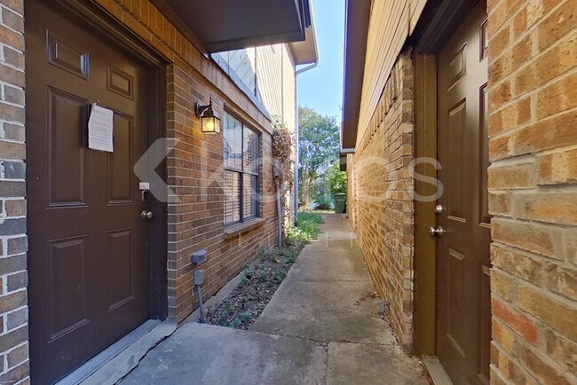 Foto del edificio - 2108 Woodnote Ln
