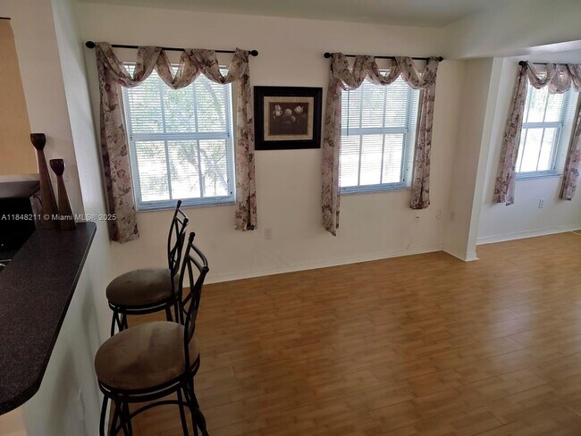 Building Photo - 2586 Centergate Dr