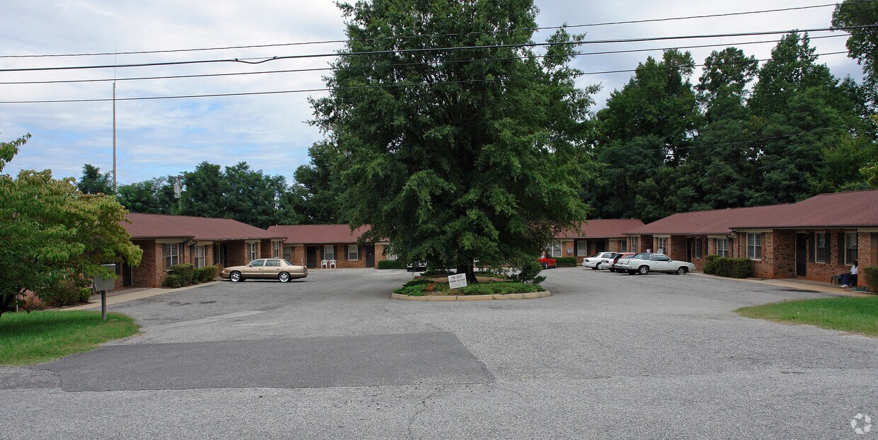 Foto principal - Tyson Court Apartments