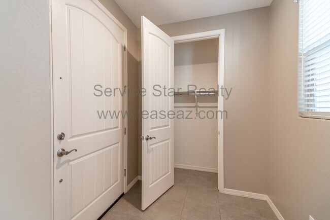 Building Photo - 2608 S Quaintance St