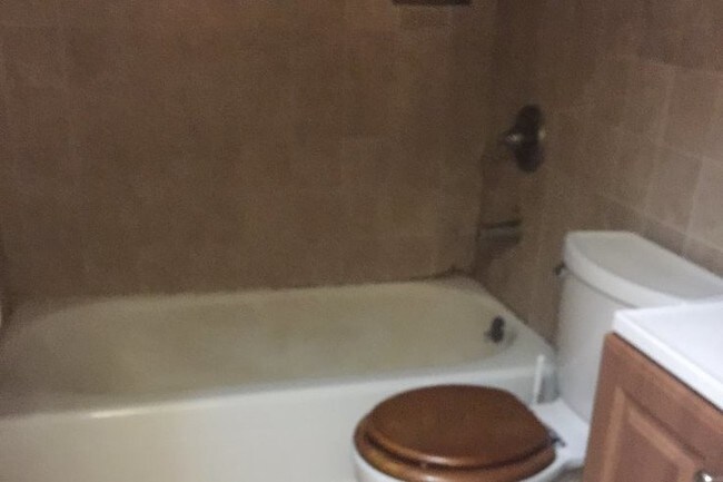 Foto del edificio - 38 Woodedge Ave