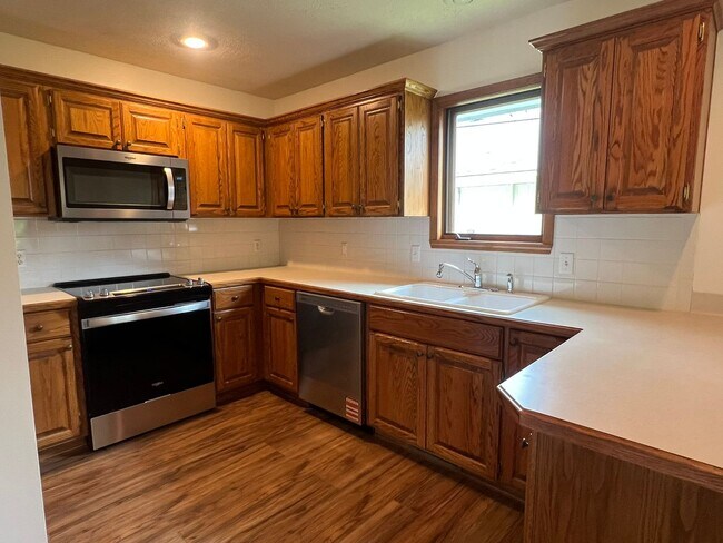 Foto del edificio - 3 Bed / 2 Bath in heart of Springfield