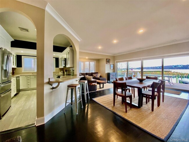 Building Photo - 131 6th St