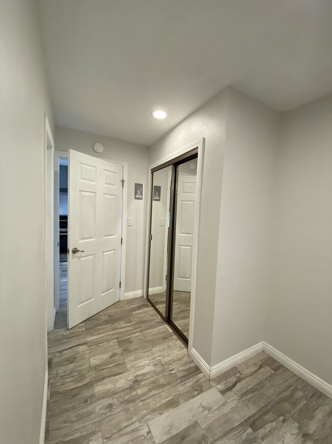 Building Photo - Charming one bedroom, one bath - back unit...