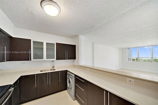 Foto del edificio - 1500 Bay Rd