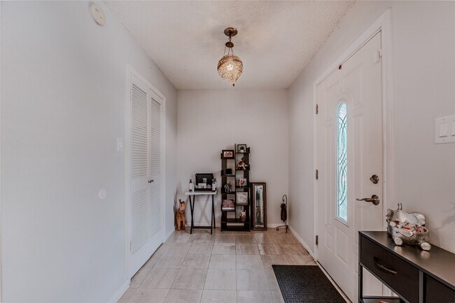 Foto del edificio - 14228 Misty Meadow Ln