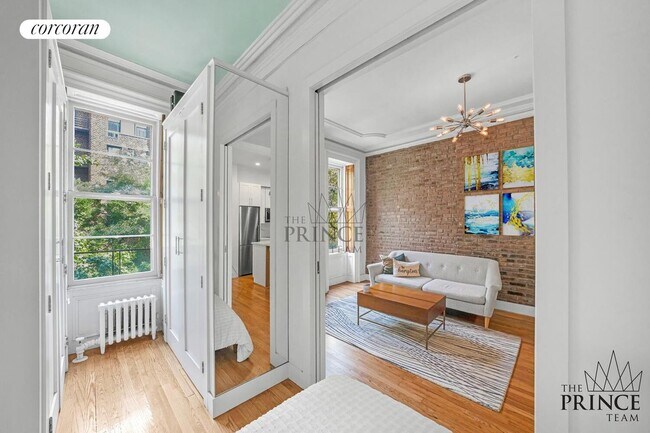 Foto del edificio - 224 E 18th St