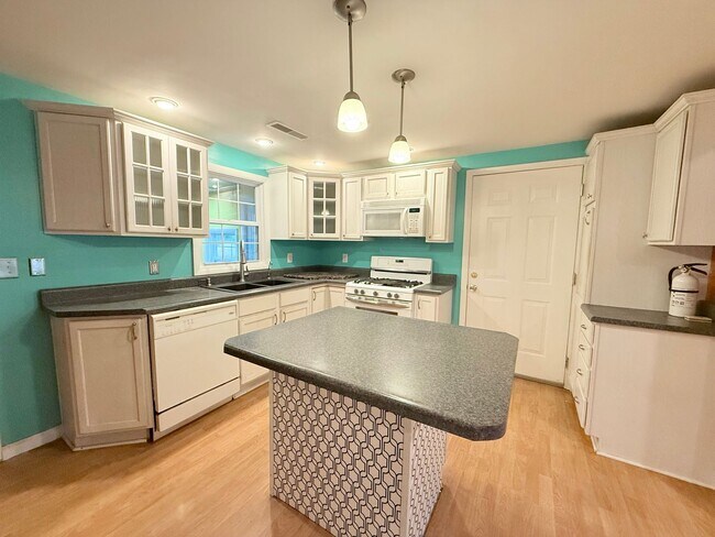 Foto del edificio - Beautiful 3 bed 2 bath home in Bloomington!