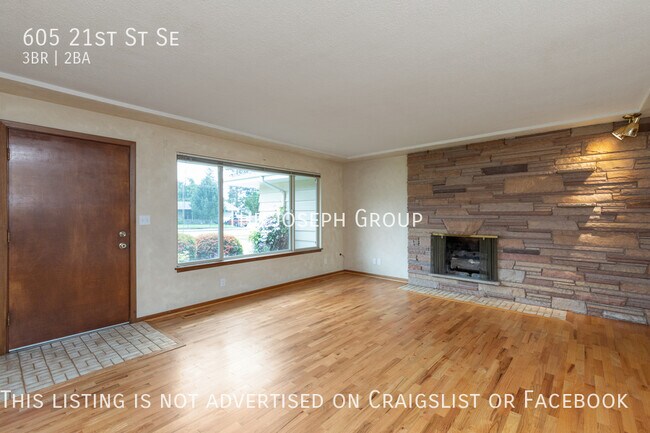 Building Photo - Conveniently located 3 bed, 2 bath in Auburn!