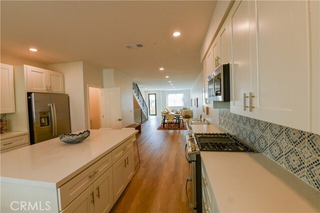 Foto del edificio - 15816 S Vermont Ave