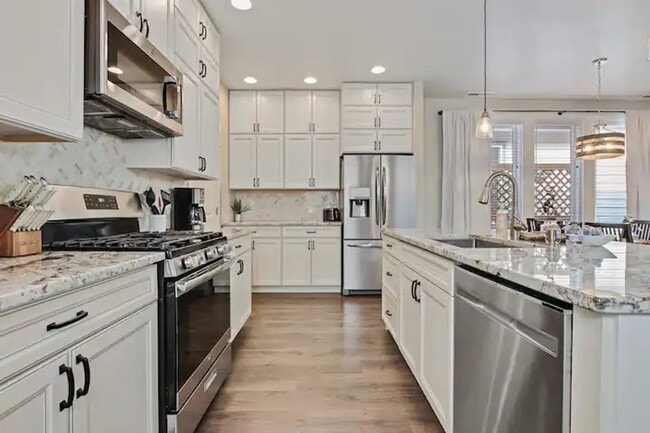 Building Photo - Beautiful 3 bedroom Single Level Home _ Pe...