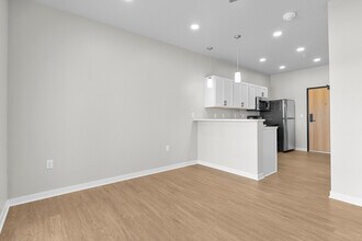 Building Photo - Center Stage