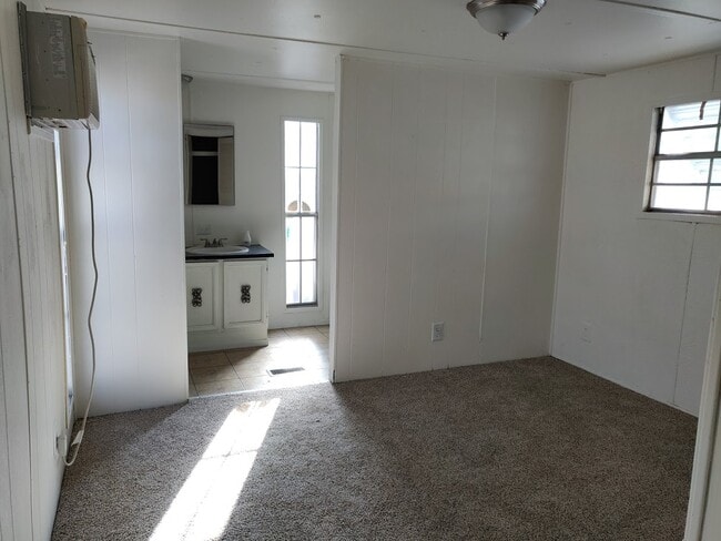 Building Photo - 2627 S Lamb Blvd