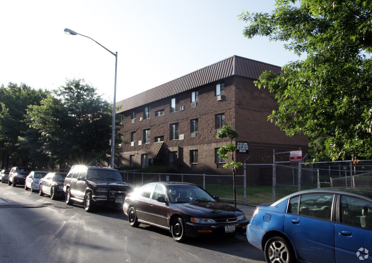 Primary Photo - 170 Johnson Ave