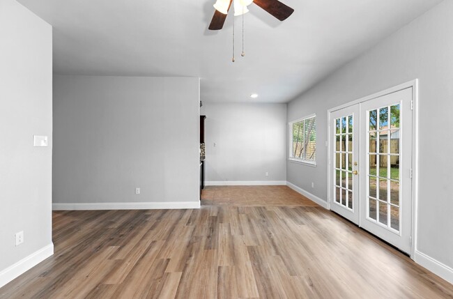 Living/Dining/Patio Door - 1207 York Castle Dr