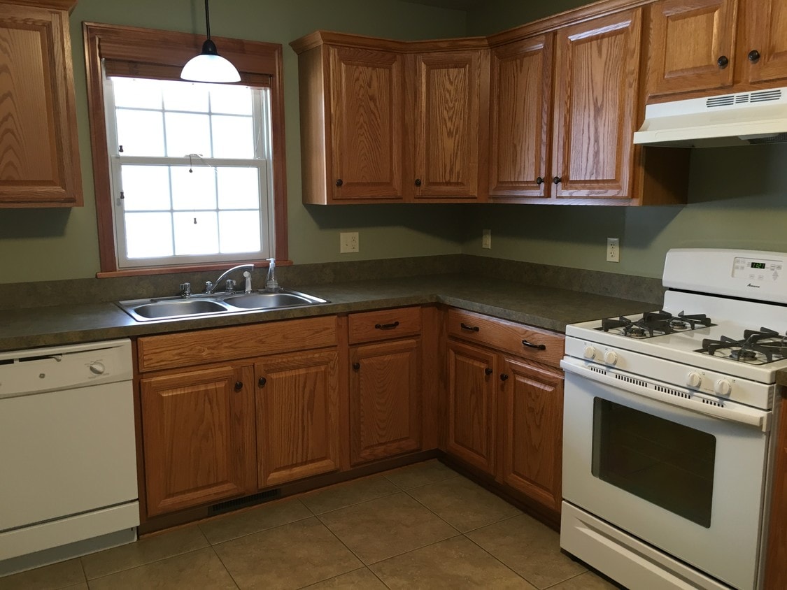 Kitchen - 8339 Edinboro Rd