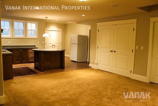 Photo du bâtiment - Spacious 2-Bedroom Basement Suite in Canyon Height