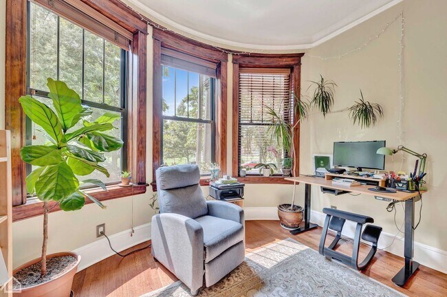 Foto del edificio - 4613 Malden St