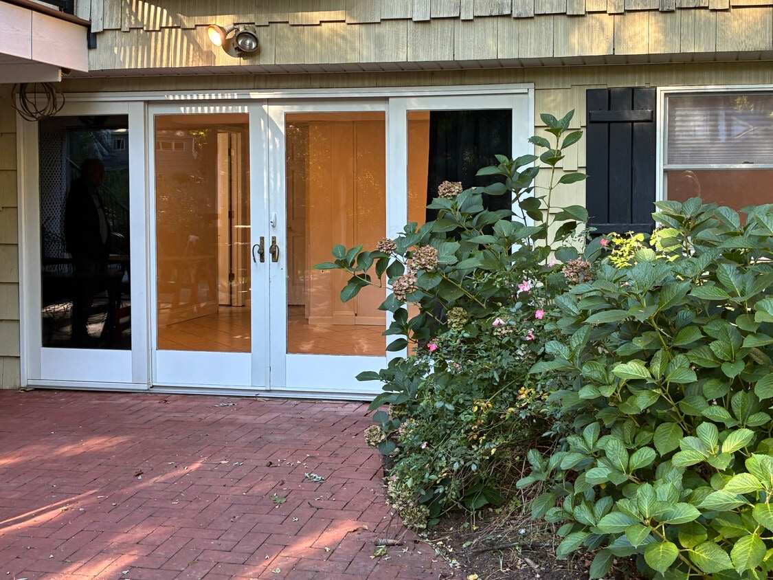 Entrance, main level - 6 Charleston Dr