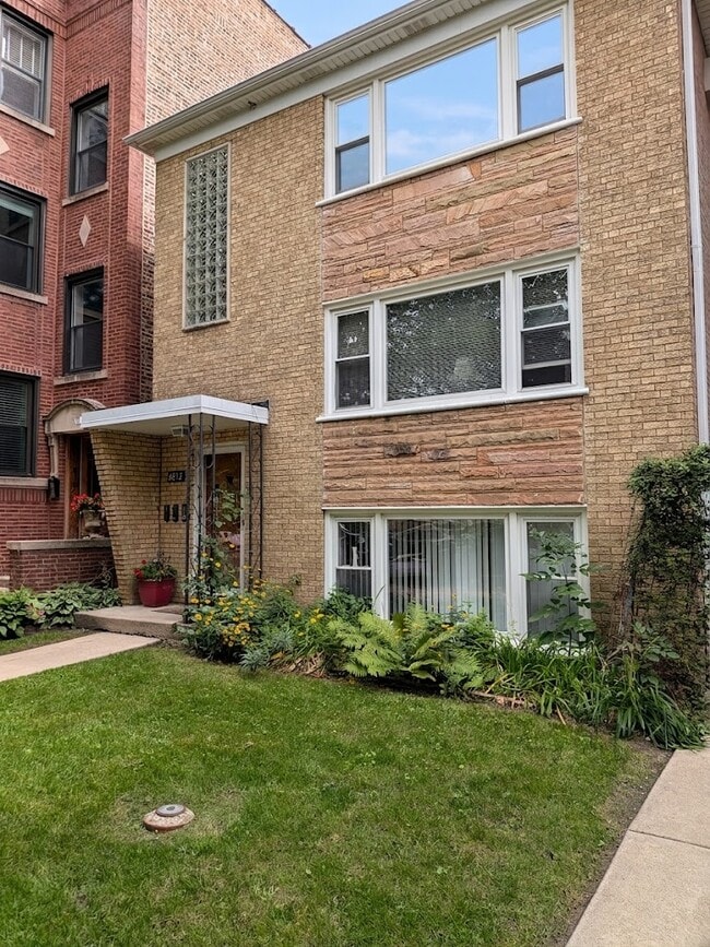 Building Photo - 4853 N Talman Ave