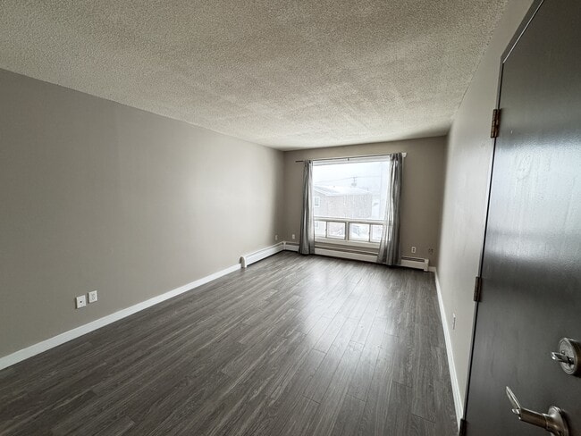 Building Photo - 17 Joyce Ave