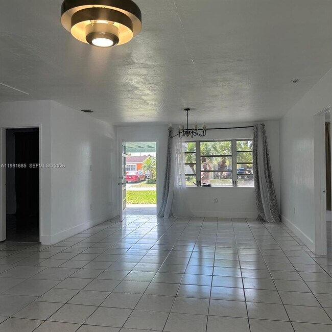 Foto del edificio - 6443 Perry St