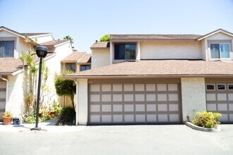 Building Photo - 215 Blackfoot Ln