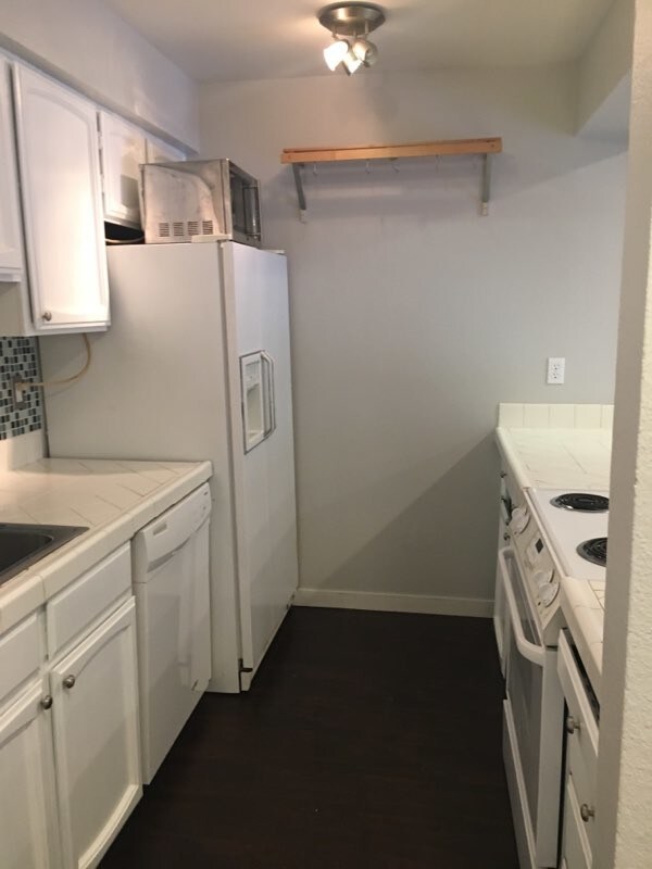 Foto del edificio - 4620 Lower Dr