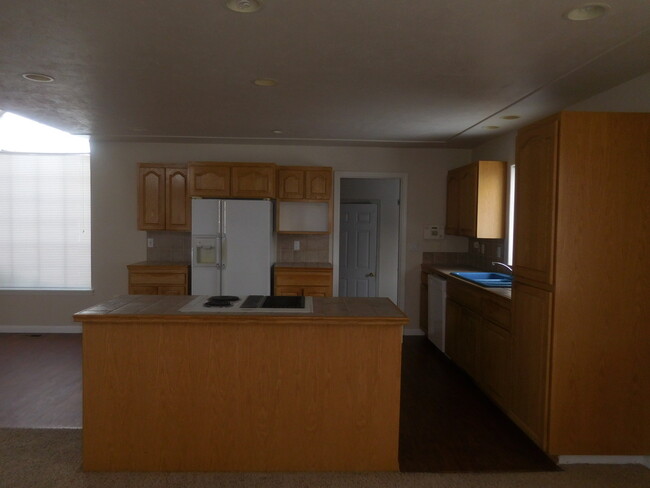 Building Photo - Home on Eagle Court **1/2 OFF THE FIRST MO...