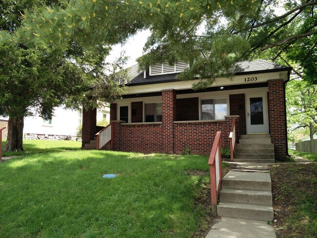 Building Photo - 1203 Evison St