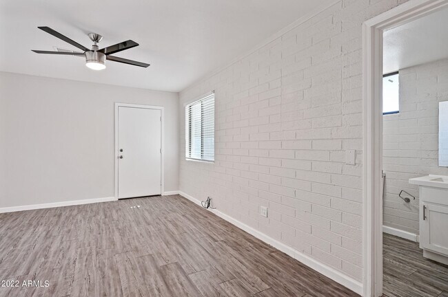 Foto del edificio - 1744 W Glendale Ave
