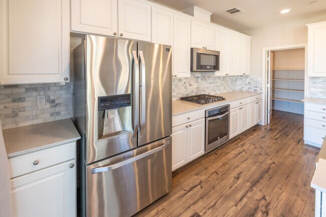 Building Photo - Beautiful two bedroom on Communication Hil...