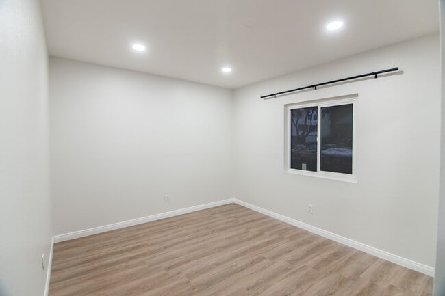 Room 1 - 14700 Friar St