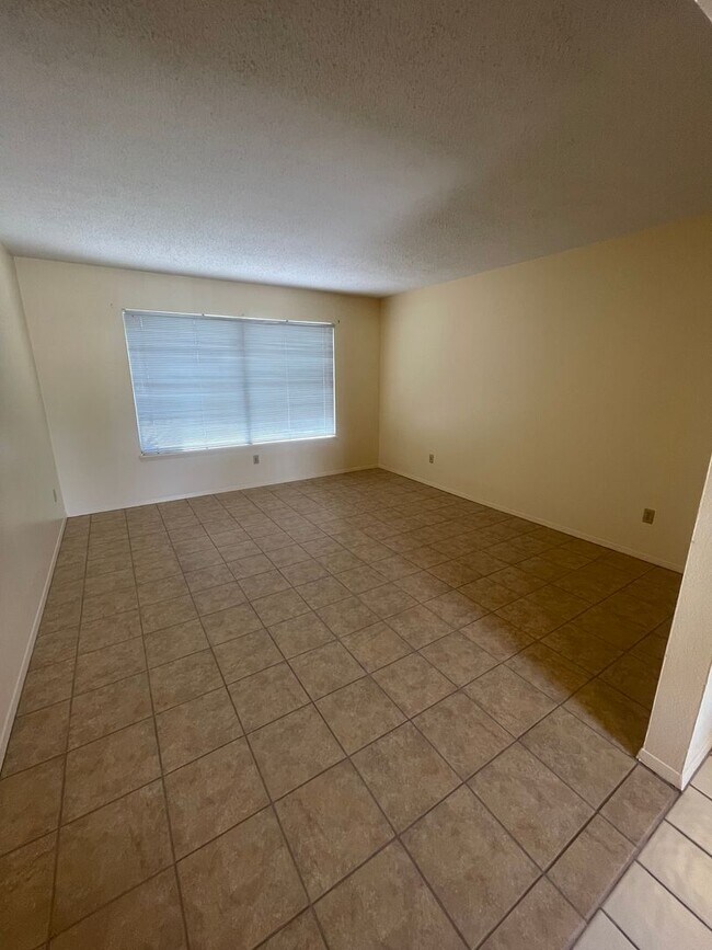 Building Photo - Charming 4 Bedroom/2 Bathroom House Near NMSU