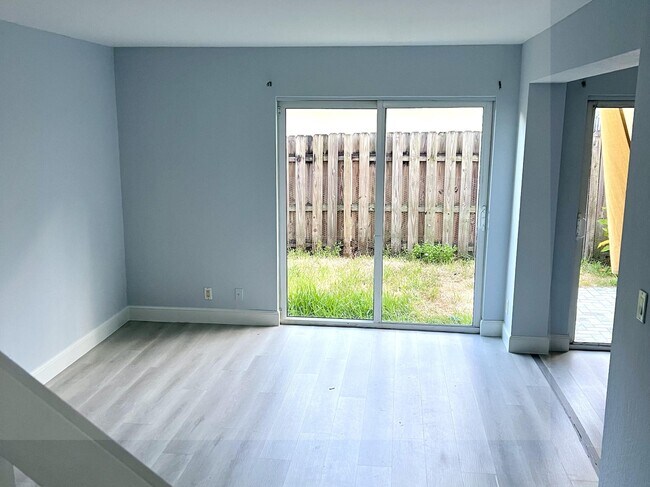 Foto del edificio - 512 SW 1st St