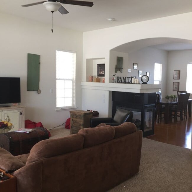 Building Photo - Magnificent Castle Rock Townhome