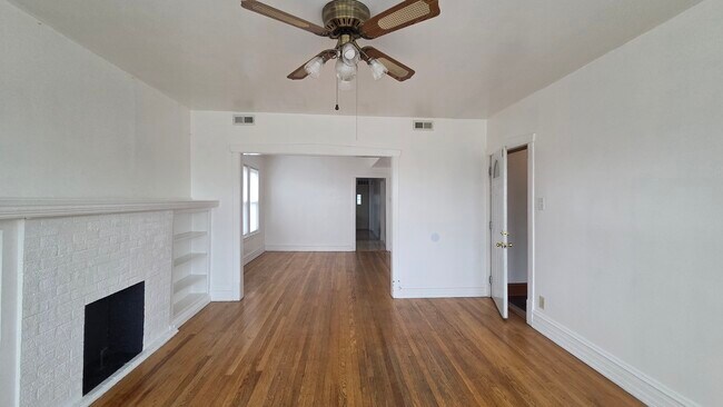 Foto del edificio - 2446 N Rutherford Ave