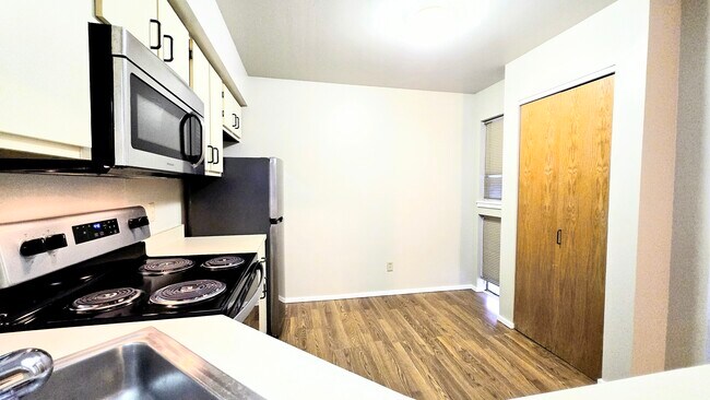 Foto del edificio - 815 W Puetz Rd
