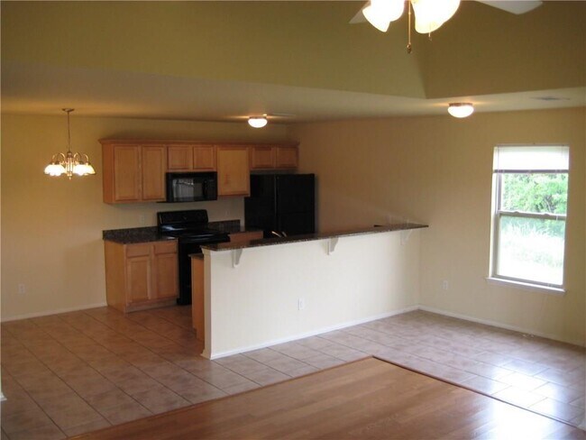 Building Photo - 3404 SW Deerfield Blvd