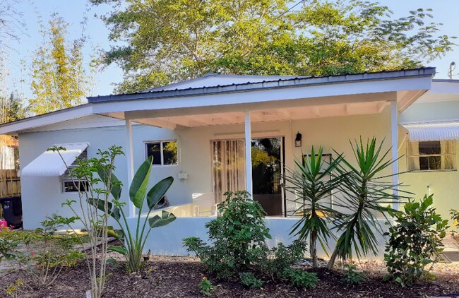 Foto del edificio - 117 SE Solaz Ave