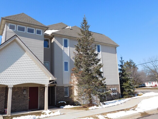 Foto del edificio - 821 Brandon Ave