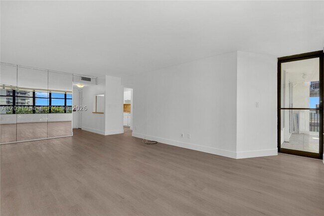 Foto del edificio - 1440 Brickell Bay Dr