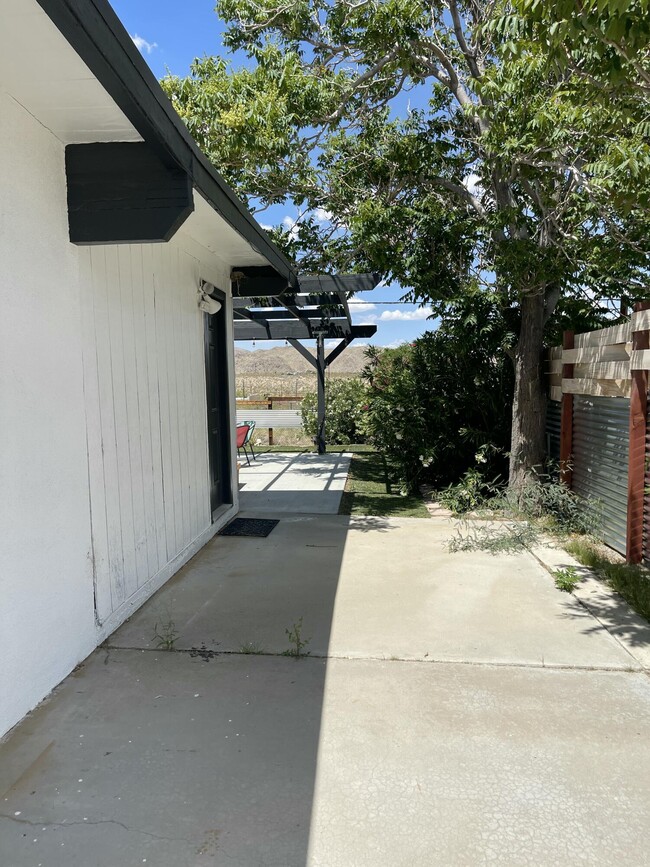 Building Photo - 61650 El Reposo St