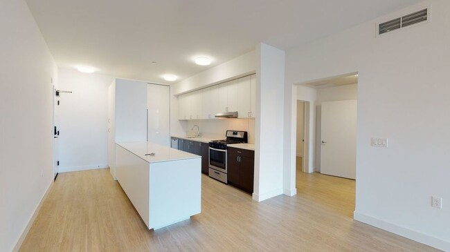 Building Photo - Luxury 2 Bedroom / 2 Bathroom at The Amado...