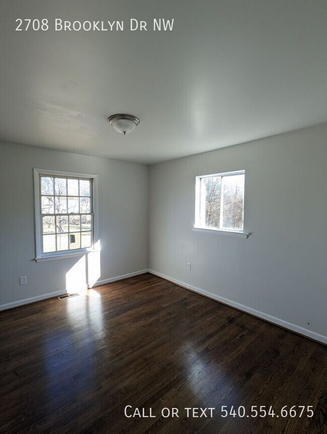 Foto del edificio - 2708 Brooklyn Dr NW