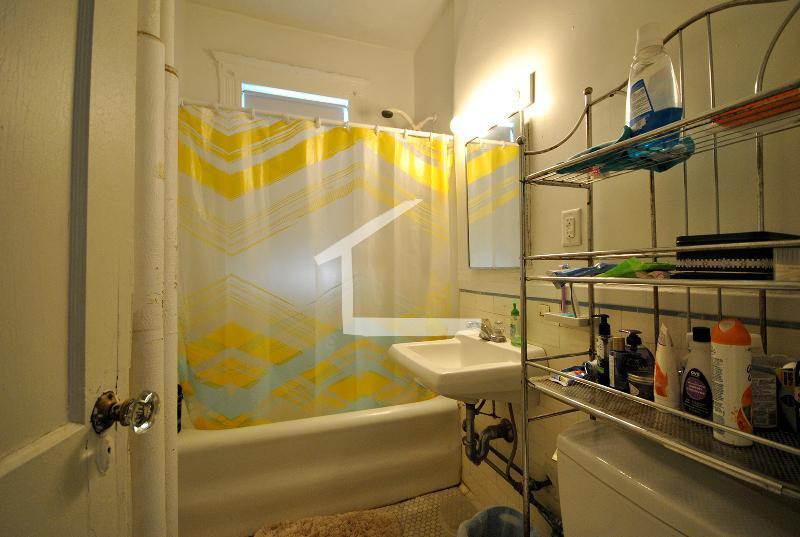 Building Photo - 1626 Comm.Ave Unit 12