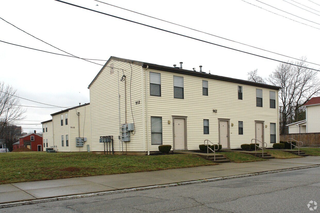 Building Photo - 910-926 E Madison St