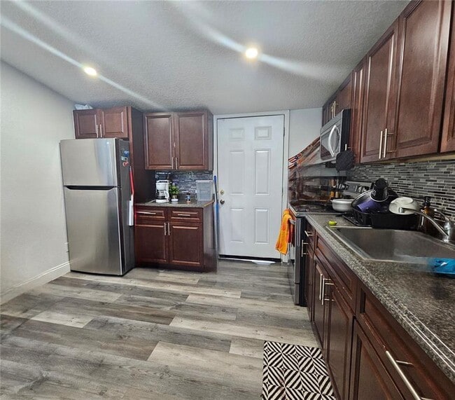 Foto del edificio - 2955 Sun Pointe Ct