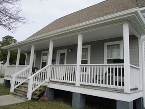 Building Photo - 803 Pine St