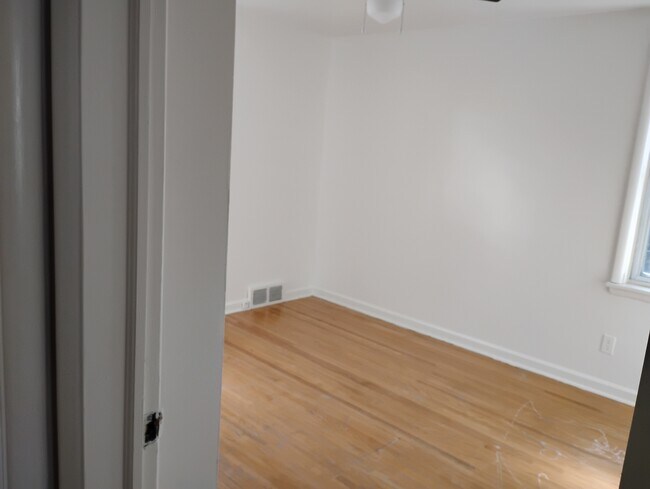 Foto del edificio - 56 Delaney Ave